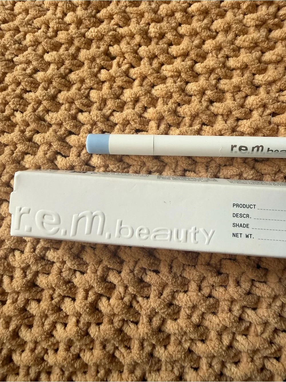 r.e.m. beauty Soft Blue Eye Pencil - Creamy Light Blue Eyeliner
